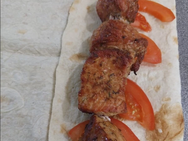 Бурум в лаваше из свинины