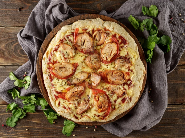 Шашлычная пицца с окороком