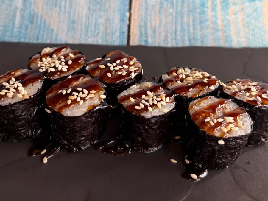 Ролл маки с угрем