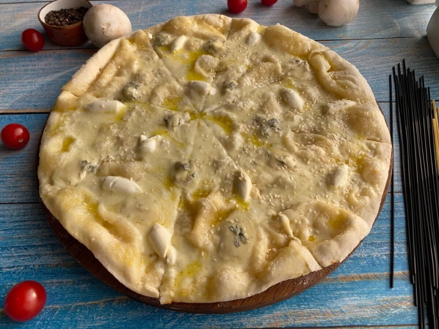 Пицца Кватро форматжио четыре сыра