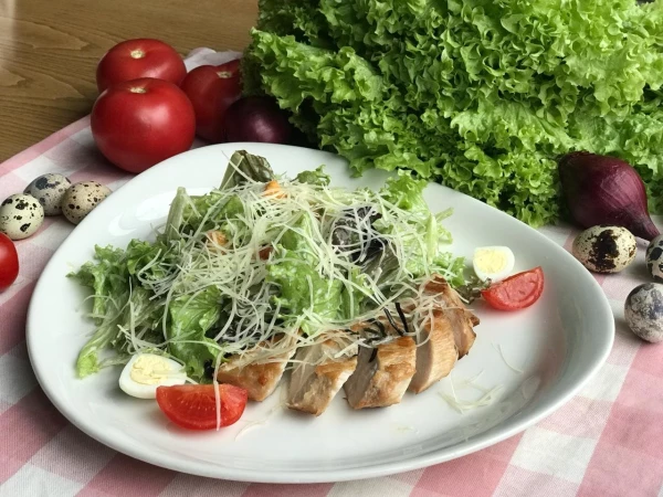 Салат Цезарь с креветками