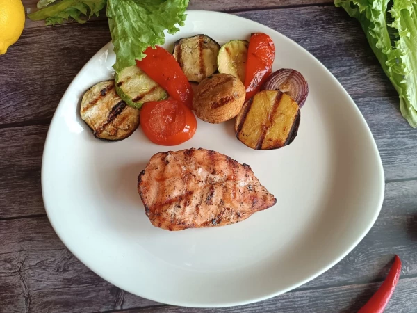 Куриное филе с овощами на гриле
