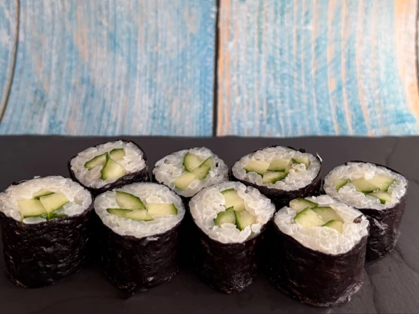 Ролл маки с огурцом