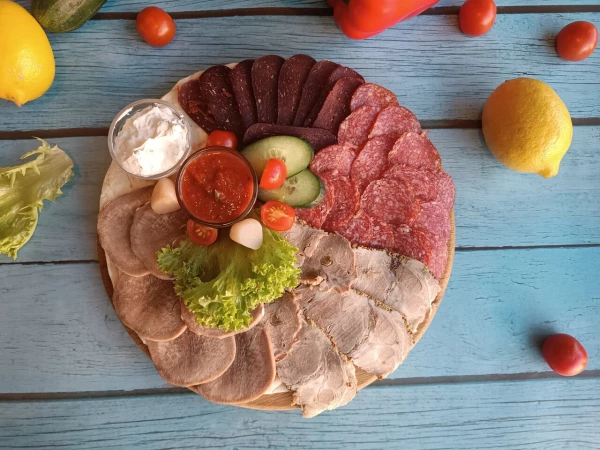 Мясные деликатесы