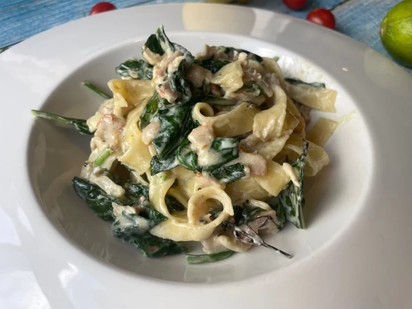 С курицей, беконом и шпинатом