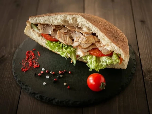 Шаурма Куриная в толстом лаваше 