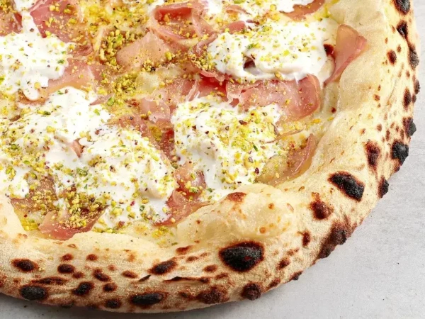 Пицца Карпаччо из индейки со страчателлой