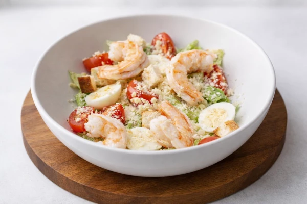Салат Цезарь с креветками