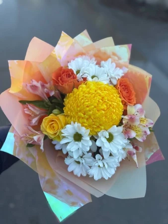 Букет из роз и хризантем 