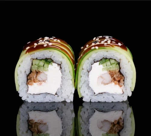 Green ролл с жареным окунем