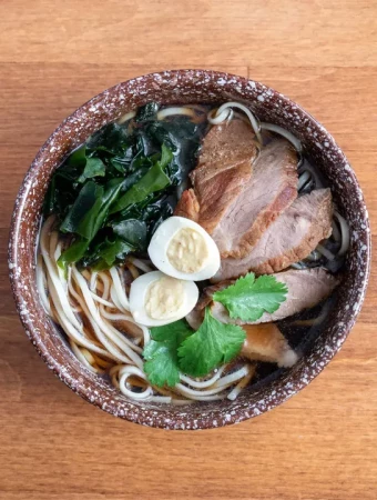 Суп Нику-Рамен по тайски