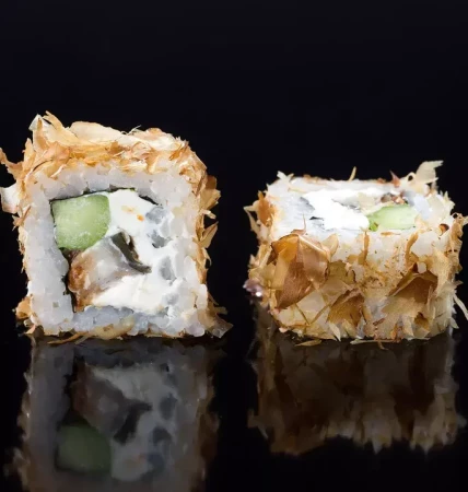 Ролл Бонито с угрем