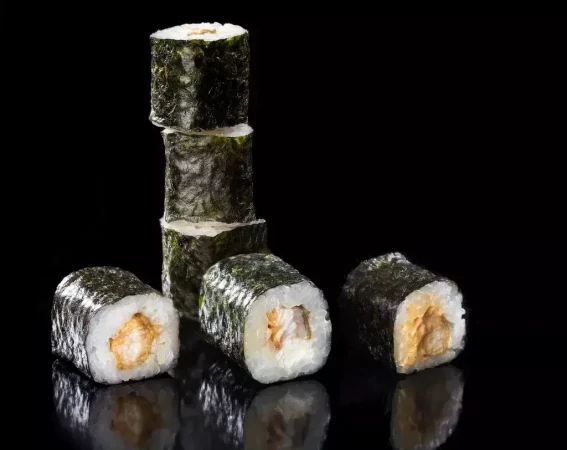 Ролл с угрём