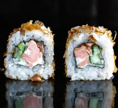 Ролл Бонито Салмон-кани