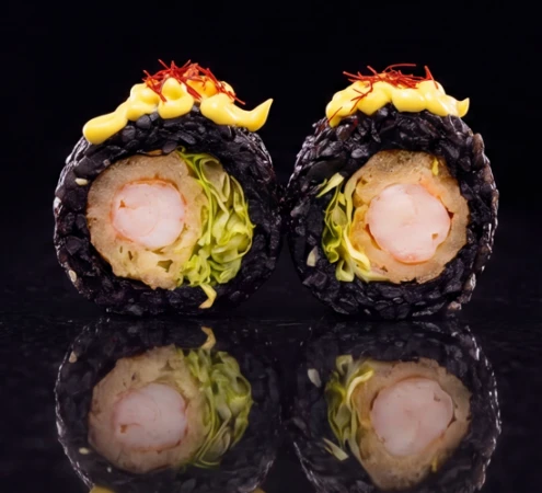 Black ролл с жареной креветкой с соусом васаби