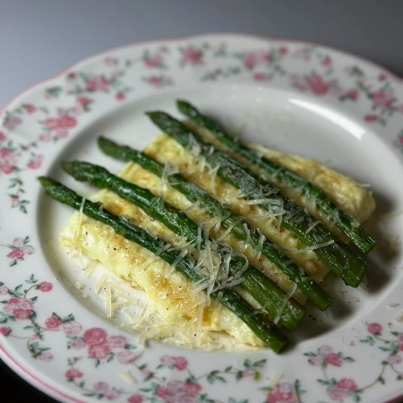 Нежный омлет со спаржей