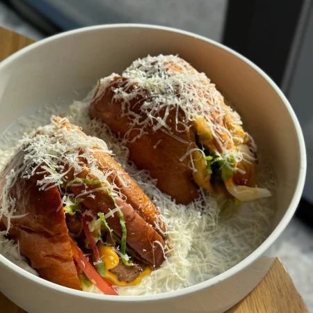 Бургер с мраморной говядиной и трюфельным муссом