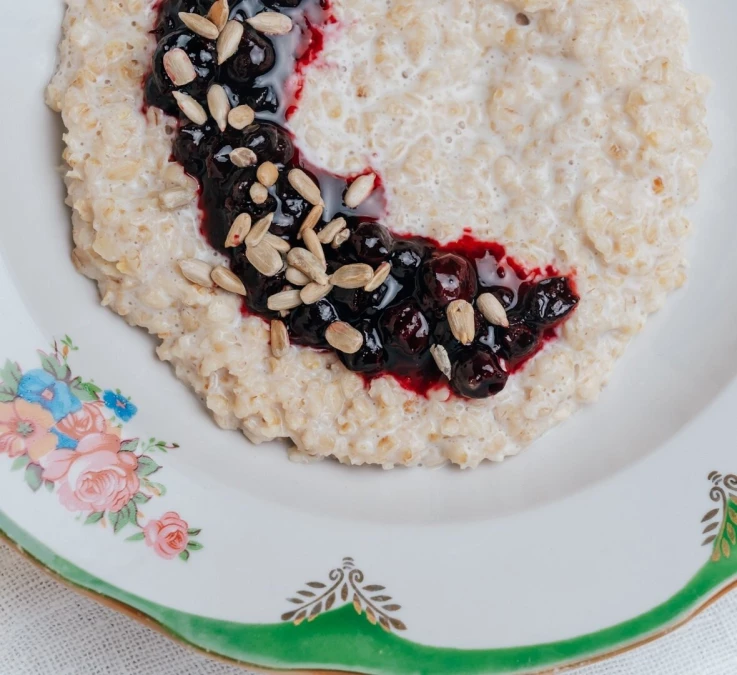 Каша овсяная с компоте из смородины