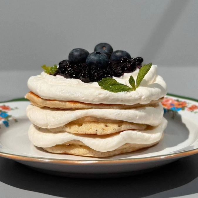 Панкейки с черникой и крем-чиз