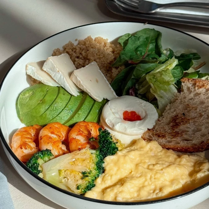 Завтрак-боул с креветками