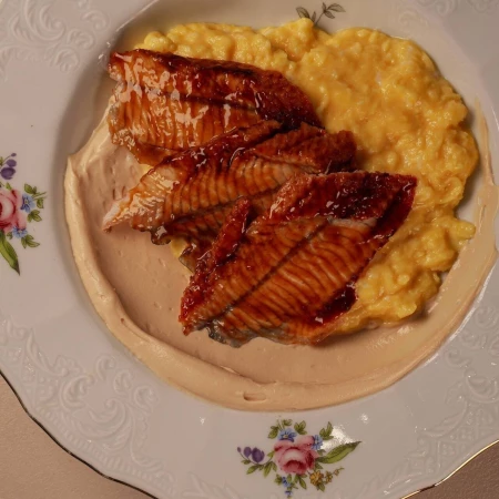 Скрембл с угрем и крем-чиз с соусом унаги 