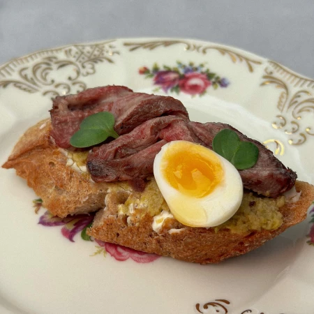 Брускетта с ростбифом