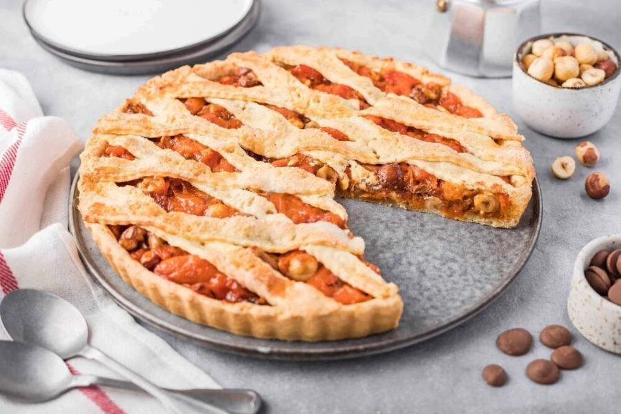 Пирог с вялеными абрикосами, орехами и шоколадом