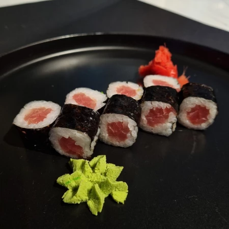 Маки с тунцом 8 шт, 110гр