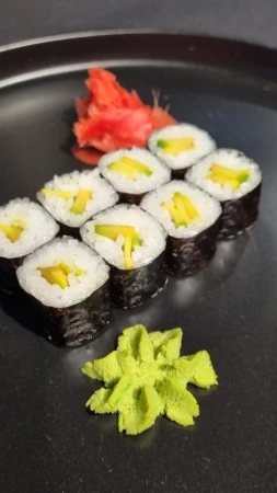 Маки с авокадо 8 шт, 110 гр