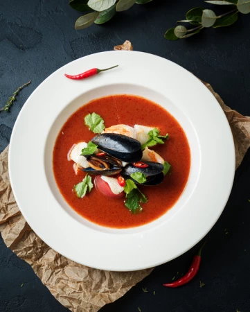 Азиатский суп с креветками и кальмаром