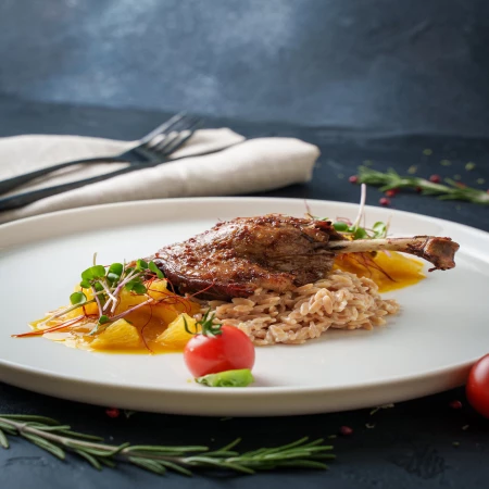 Утиная ножка с манго и кокосовыми сливками