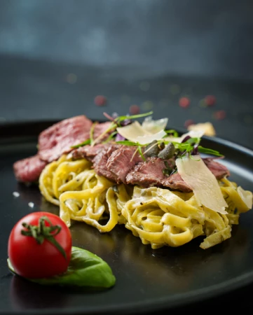 Паста с мраморным стейком и чимичурри