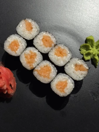 Маки с лососем 8 шт, 110гр