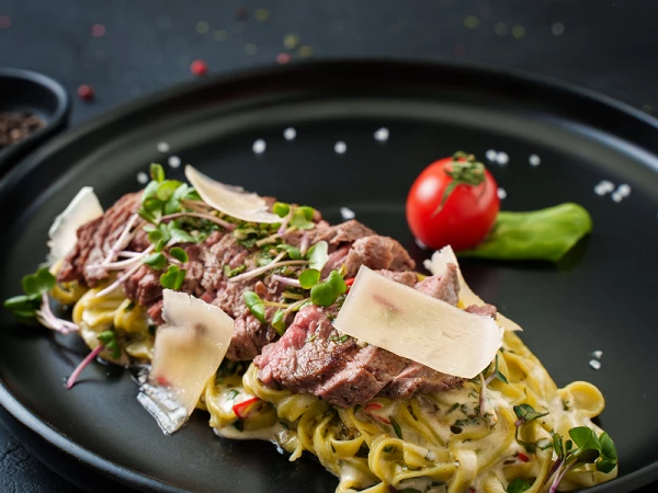 Паста с стейком