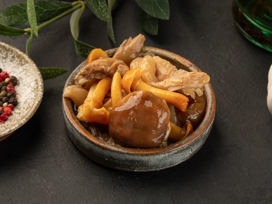 Ассорти маринованных грибов