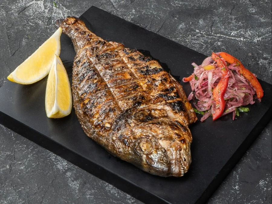 Дорадо на мангале