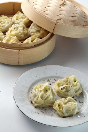 Манты с говядиной и свининой