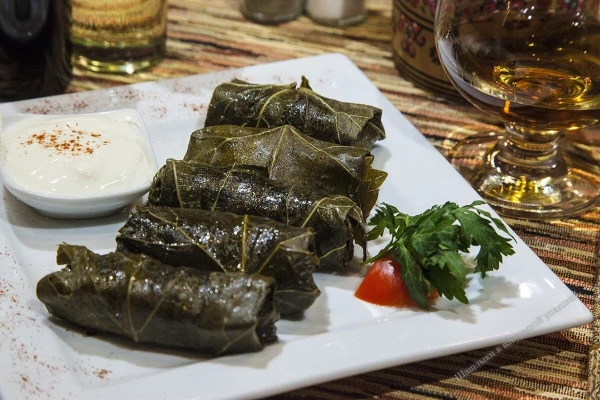 Долма в винoградных листьях