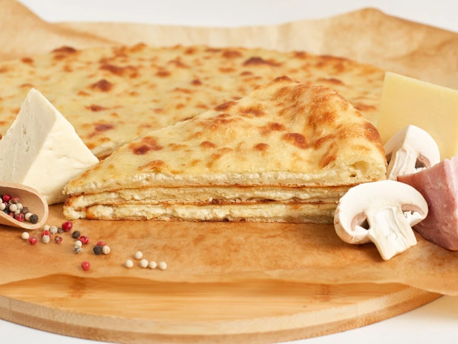 Осетинский пирог с курицей, сыром и шампиньонами