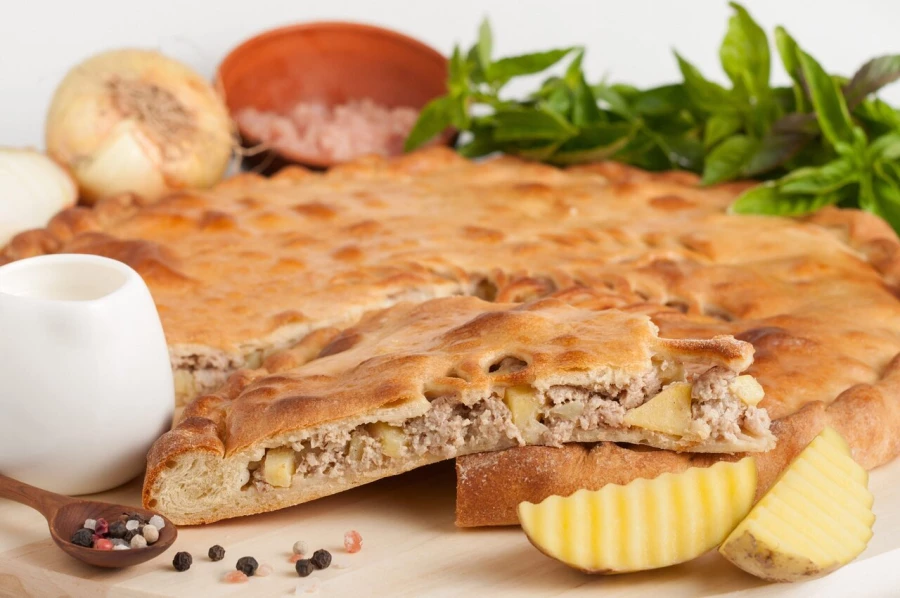 Пирог с картофелем и фаршем