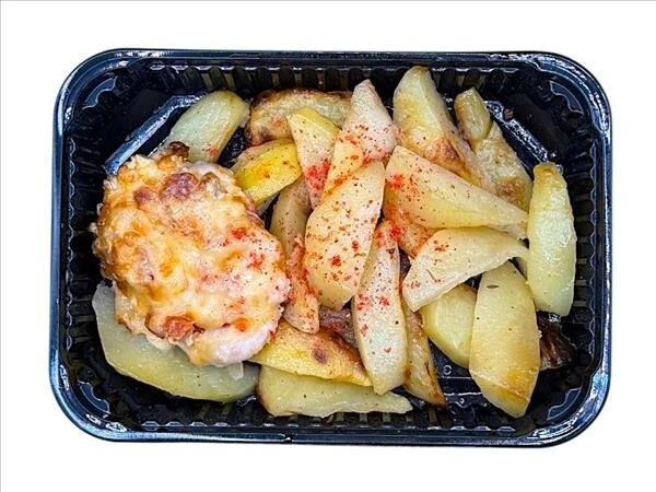 Грудка куриная по-французски с картофельными дольками 90/180/50гр