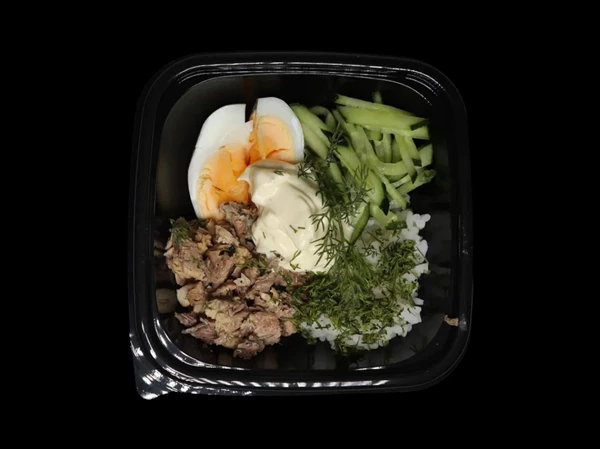 Салат с консервированной скумбрией 