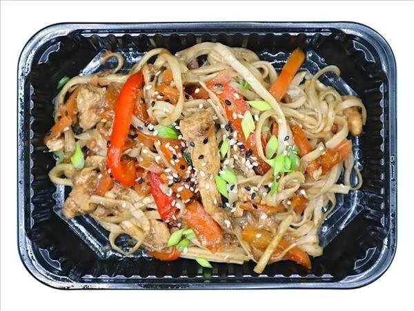 Лапша удон с курицей и овощами в соусе терияки 