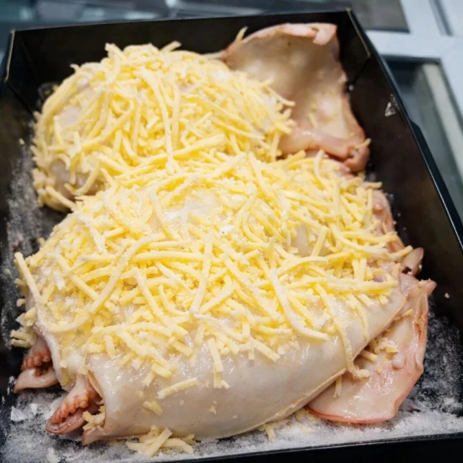 Кальмары фаршированные сыром и грибами