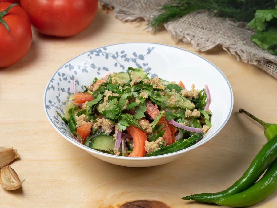 Салат по-грузински с орехами