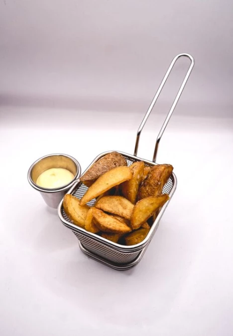 Картофель по-деревенски с сырным соусом