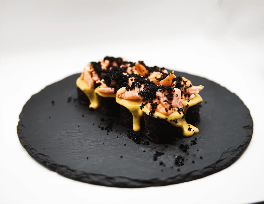 Теплый ролл с креветкой