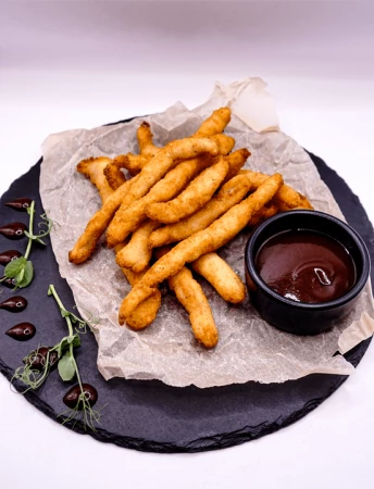 Палочки куриные с соусом барбекю