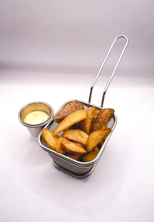 Картофель по-деревенски с сырным соусом