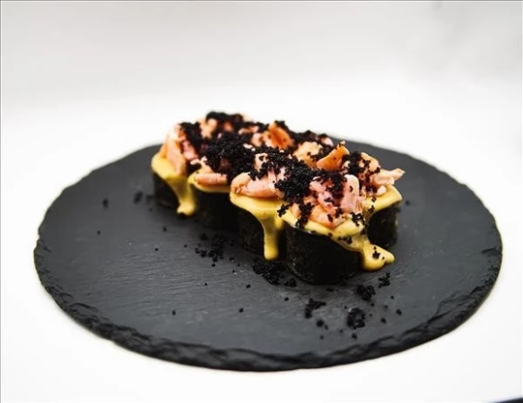 Теплый ролл с креветкой